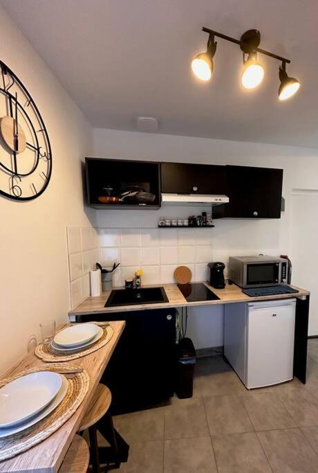 Studio En Ville เนอแวร์ ภายนอก รูปภาพ